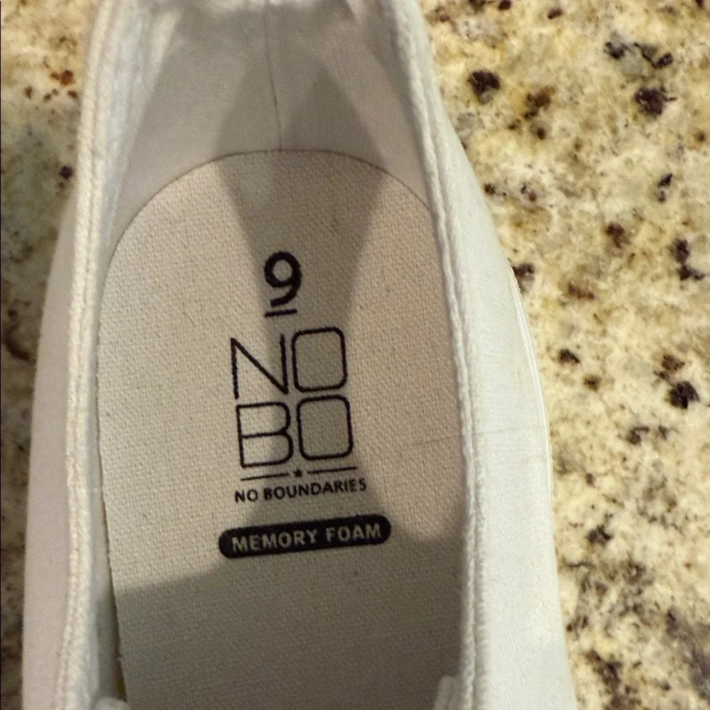 NWOT No Boundaries Classic White Sneakers. Run Large 9 1/2 to 10 - Picture 2 of 4